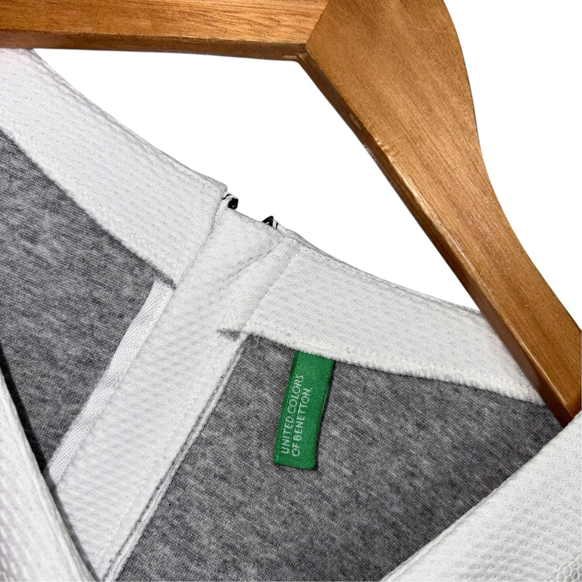 Benetton Size UK 16 Jumper Top Long Sleeve White Grey Rear Zip Futuristic VGC